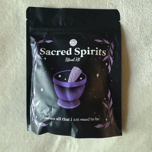 Black and Purple Bath Soak with Mystical Elements - Picture 2 of 5